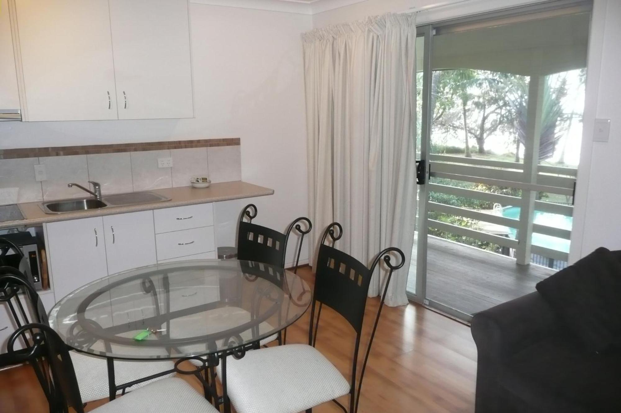 Beachside Holiday Units Боуен Екстериор снимка