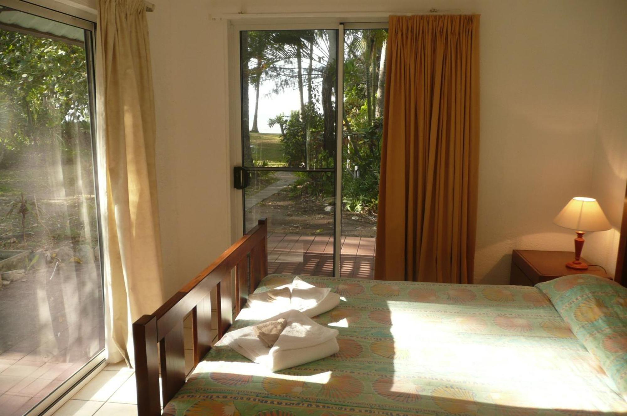 Beachside Holiday Units Боуен Екстериор снимка