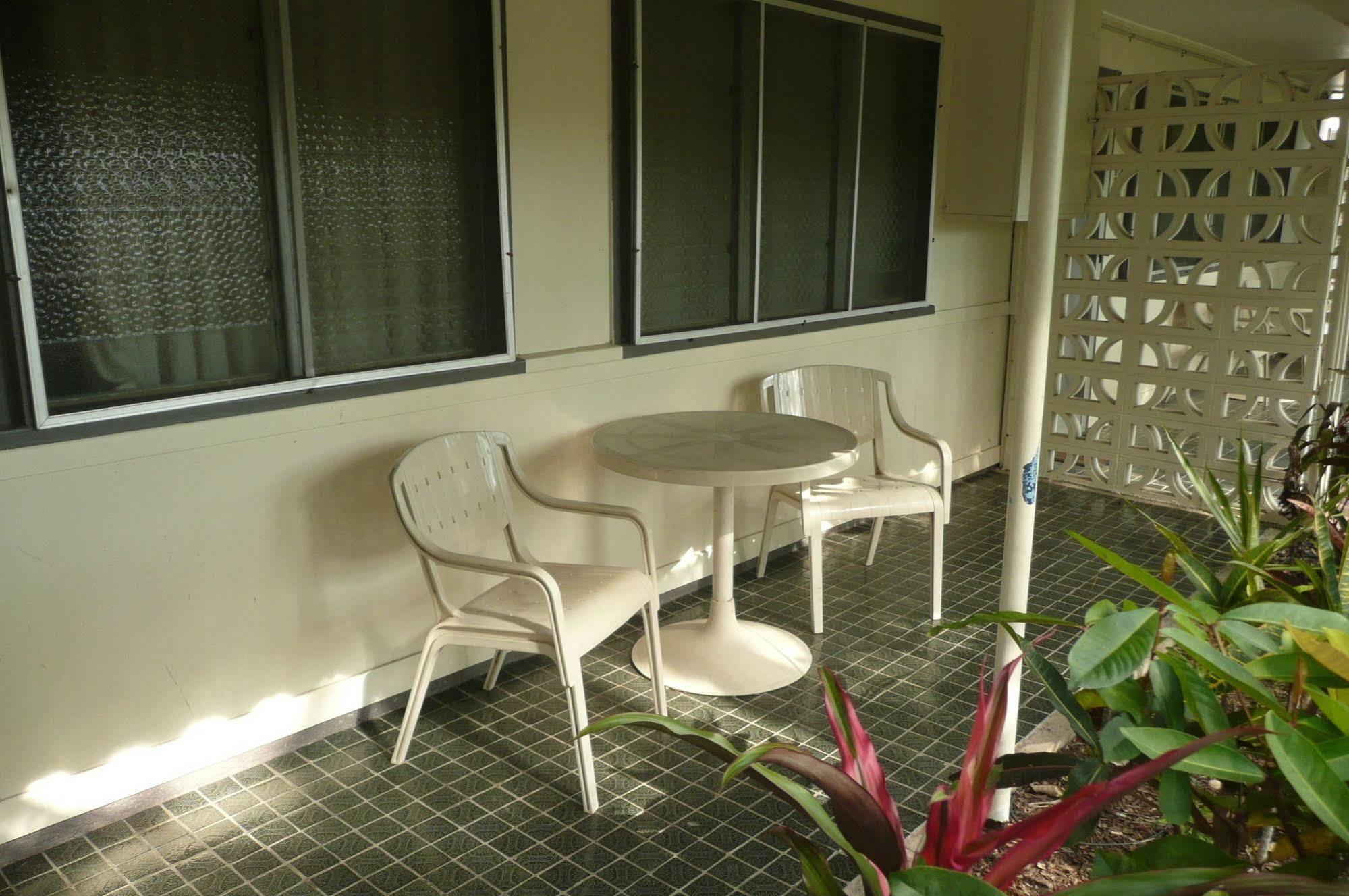 Beachside Holiday Units Боуен Екстериор снимка